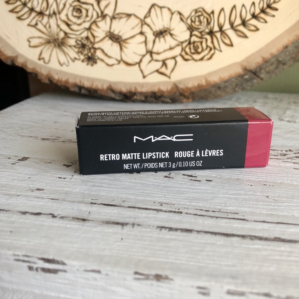| MAC Lipstick |